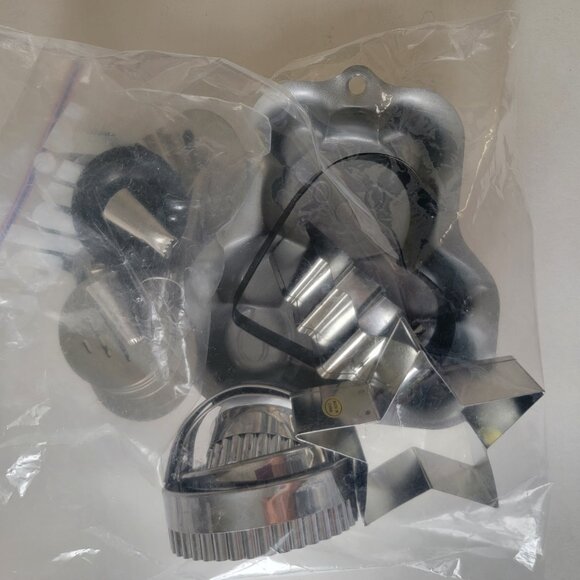 Cookie Cutters Collection Multiple Shapes  One Cake Pan Icing Set Accessories - Picture 3 of 8